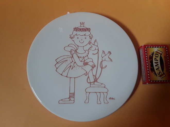 B & G COPENHAGEN PORCELAIN SEINÄLAUTANEN.TYTTÖ