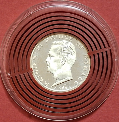 Monaco, 5 Francs 1966 hopea raha.