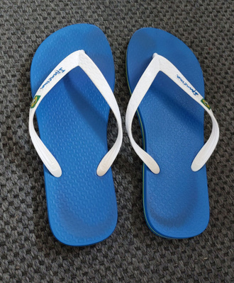 Ipanema sinivalkoiset varvastossut koko 41/42