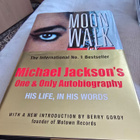 Michael Jackson – Moonwalk – omaelämäkerta – 2009 kovakantin - pikkukuva 1