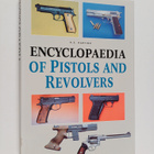A. E. Hartink : Encyclopaedia of Pistols and Revolvers - pikkukuva 1