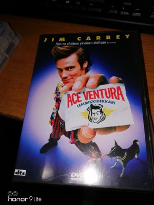 Ace ventura lemmikkidekkari