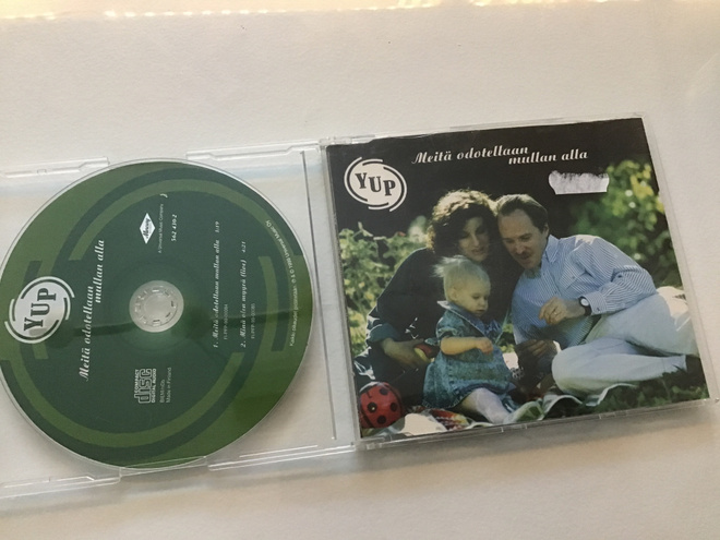 YUP . Meitä odotellaan mullan alla CDS single