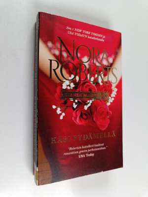 Nora Roberts : Käsi sydämellä
