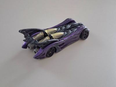 DC COMICS BATMOBILE 2004  HOT WHEELS