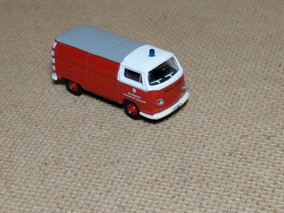 Volkswagen T2 paloauto 1973 Frankfurt 1:90 Schuco
