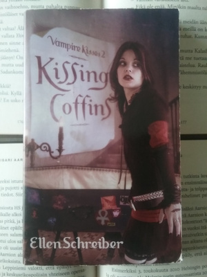 Ellen Schreiber - Vampire Kisses 2: Kissing Coffins (pocket)