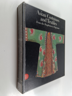 Valerie Berinstain : Asian costumes and textiles from Bos...