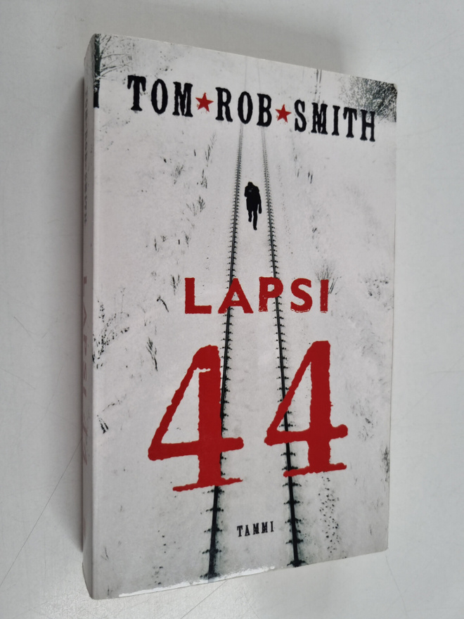 Tom Rob Smith : Lapsi 44