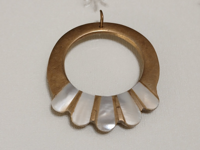 ISO riipus mother of pearl Aitoa simpukka riipus