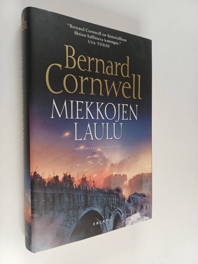 Bernard Cornwell : Miekkojen laulu : historiallinen romaani