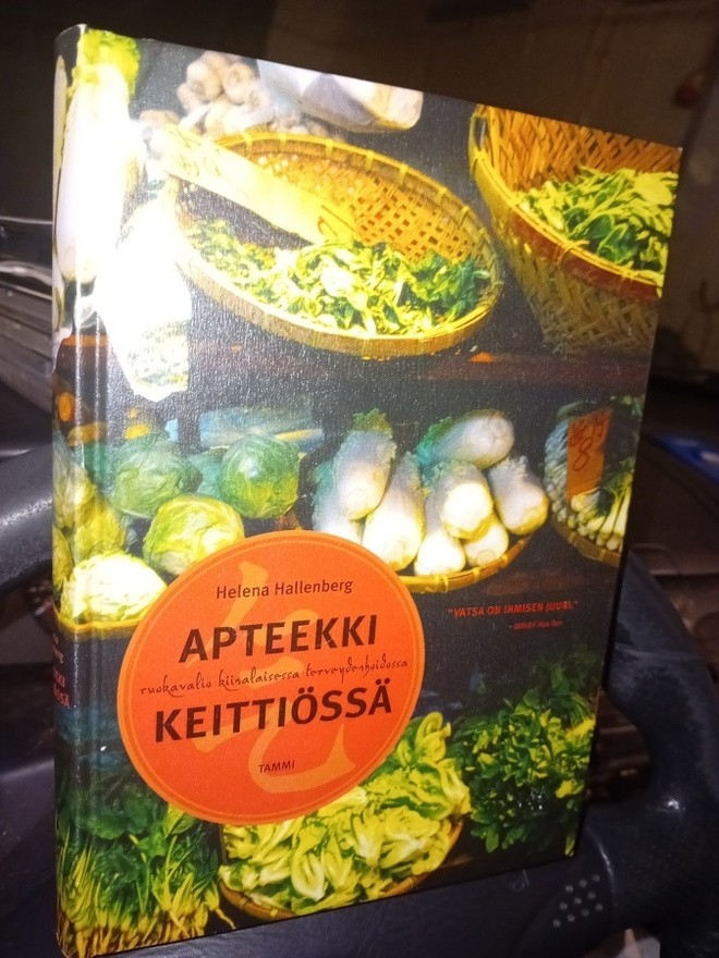 Hallenberg :  Apteekki keittiössä ( SIS POSTIKULU  )