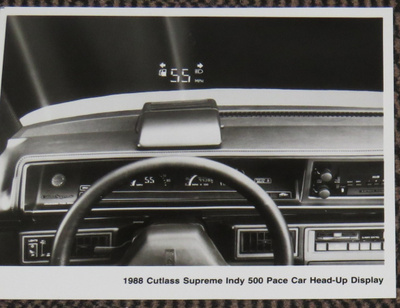 1988 Oldsmobile Supreme HUD-näyttö pressikuva - KUIN UUSI