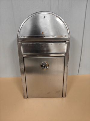 Postilaatikko teräksinen