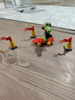 Lego Fabuland 3721 Clive Crocodile on Skateboard