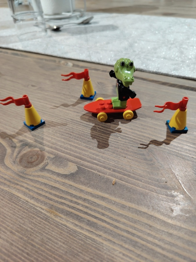 Lego Fabuland 3721 Clive Crocodile on Skateboard