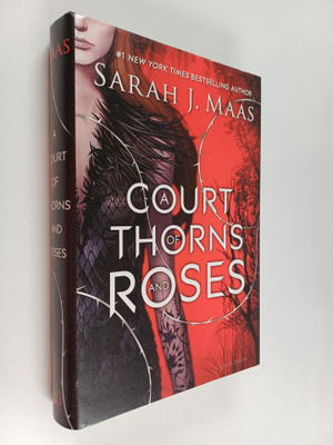 Sarah J. Maas : A court of thorns and roses
