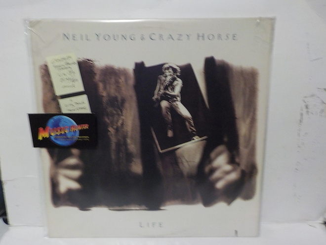 NEIL YOUNG & CRAZY HORSE - LIFE EX+/EX+ CUTOUT LP