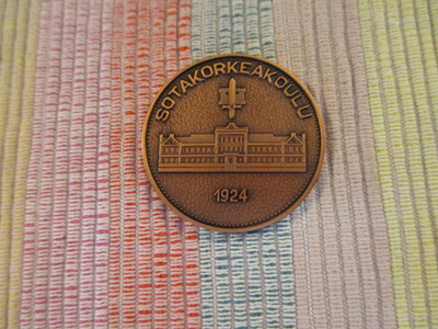 Sotakorkeakoulu mitali 1924.
