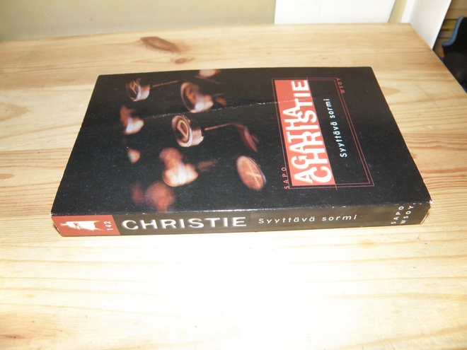 Agatha Christie Syyttävä sormi (nidottu)
