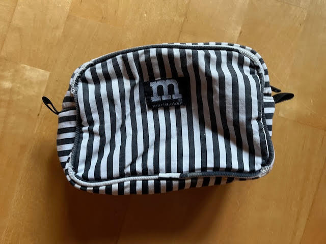 Marimekko mustavalkoraitainen pussukka