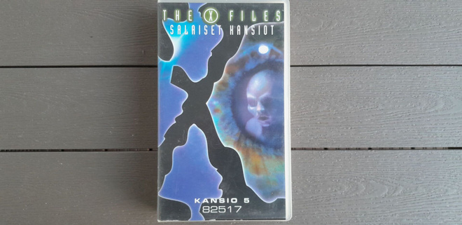 VHS: X-Files Salaiset Kansiot: Kansio 5 - 82517 (1995)