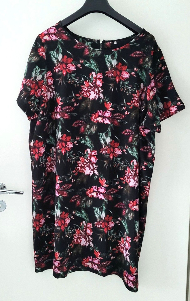 uudenveroinen mekko 52