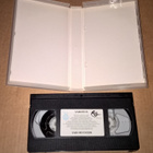 KAAVA 51 VHS TOIMINTA KOMEDIA - pikkukuva 3