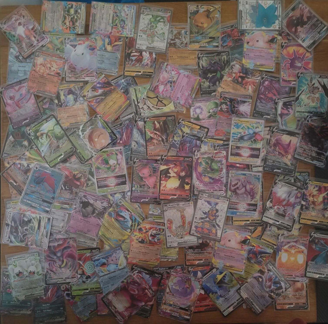 Upea Pokemon EX/V/VMAX/VSTAR/GX setti 100 korttia!