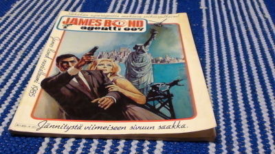 JAMES BOND - VUOSIALBUMI 1985
