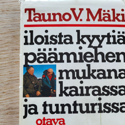 Tauno V. Mäki - Iloista kyytiä päämiehen mukana kairassa ja