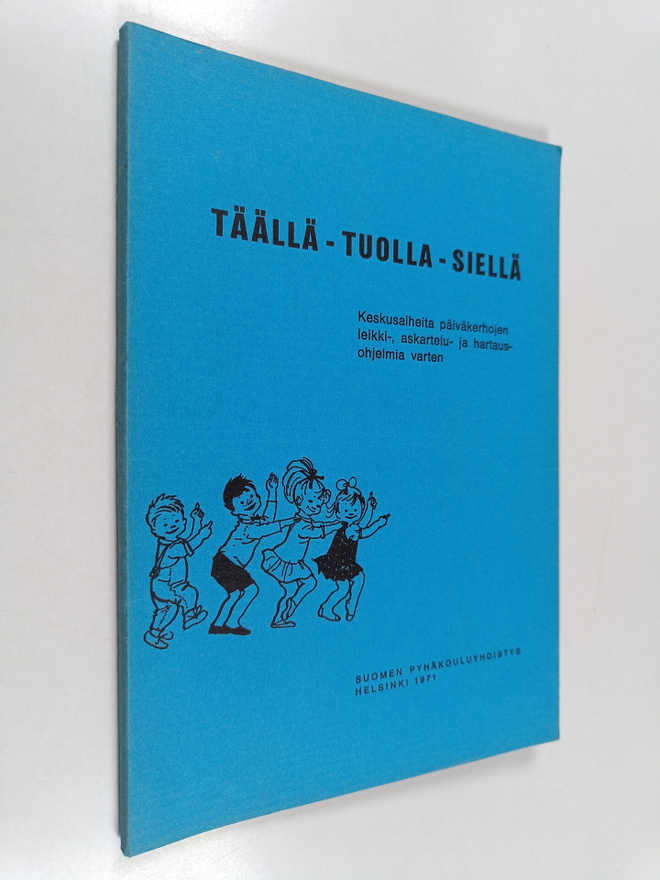 Täällä - Tuolla - Siellä : Keskusaiheita päiväkerhojen le...