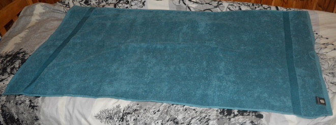 4kpl Rhomtuft kylpypyyhkeitä ( 67 x 127cm)