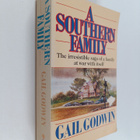 Gail Godwin : A Southern Family - pikkukuva 1