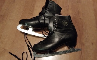 Vintaget taitoluistimet 1950/1960-luvulta, koko 41, hyvät!