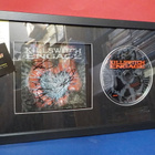 KILLSWITCH ENGAGE TAULU NELJÄLLÄ NIMMARILLA (W) JESSE LEACH - pikkukuva 1