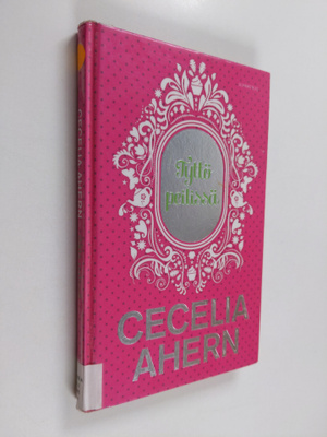 Cecelia Ahern : Tyttö peilissä