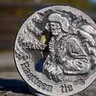 Hopeavärinen Raatteen tien merkki. Halkaisija - 23 mm. - pikkukuva 3