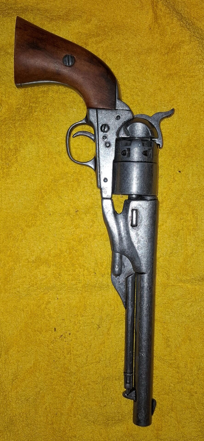 Replika revolveri