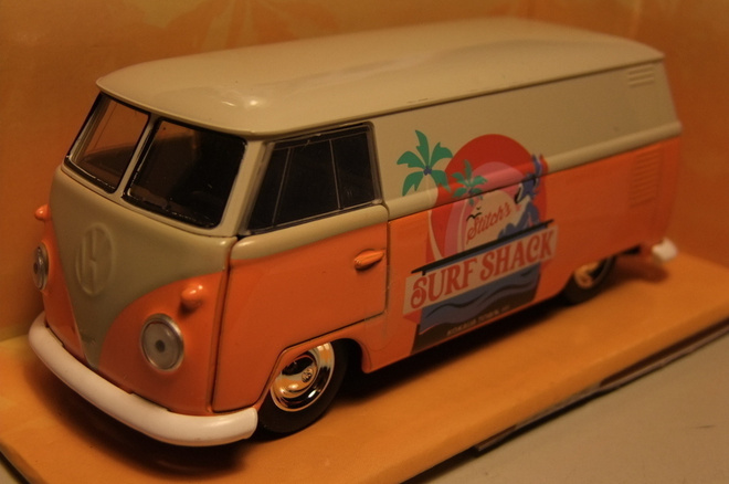 Volkswagen transporter T1 van -61 "stitch" 1:32 ALE!