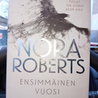 Nora Roberts : Valitun aikakirjat 1-3 ( trilogia) SIS POSTI - pikkukuva 2