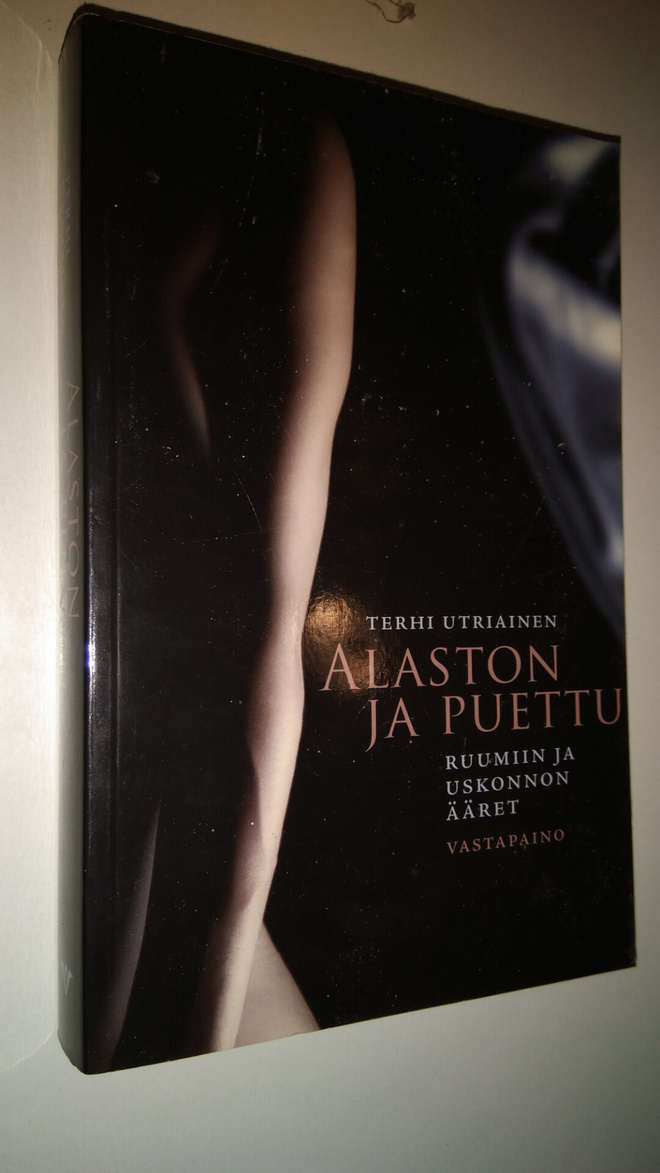 Terhi Utriainen : Alaston ja puettu : ruumiin ja uskonnon...