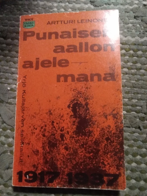 Artturi Leinonen: Punaisen aallon ajelemana -pokkari-