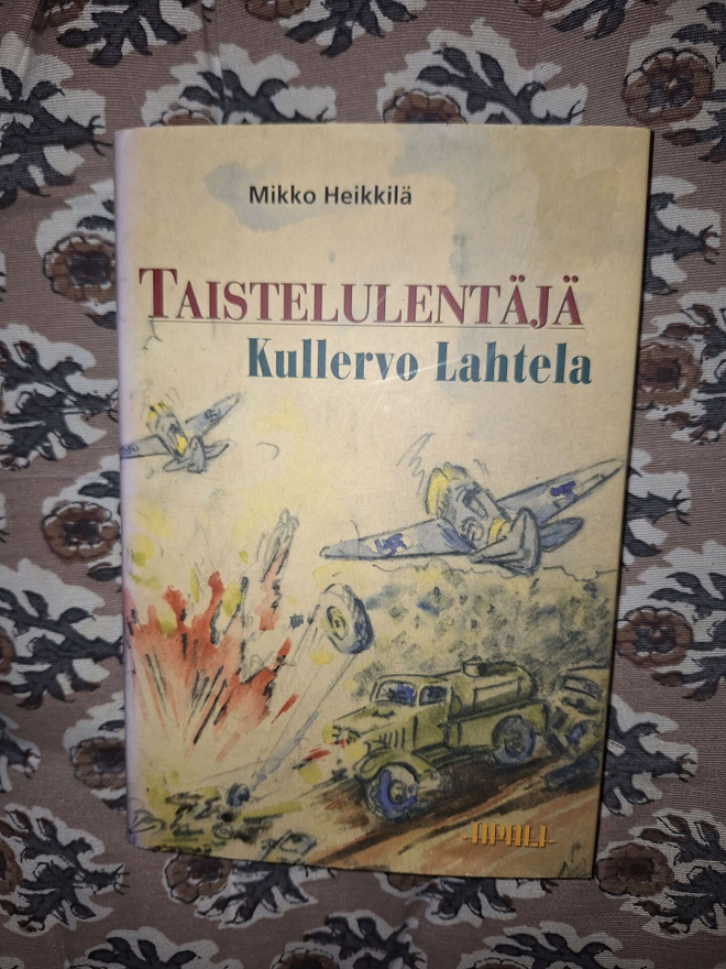 Mikko Heikkilä : Taistelulentäjä Kullervo Lahtela
