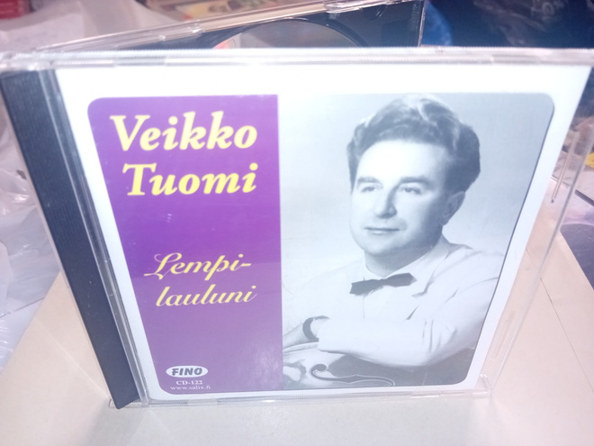 CD Veikko Tuomi  :  Lempilauluni  ( SIS POSTIKULU )