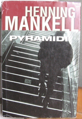 Henning Mankell: Pyramidi, SSK 2002. 400 s.