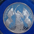 Hopeanvärinen Suomi 100 v -juhlaraha. Halkaisija 27 mm. Säil - pikkukuva 5