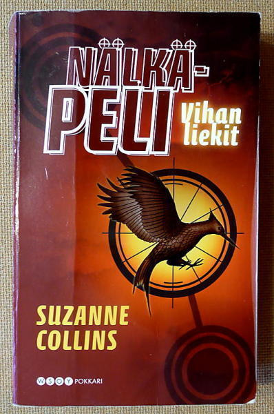 Suzanne Collins: Nälkäpeli -sarjaa