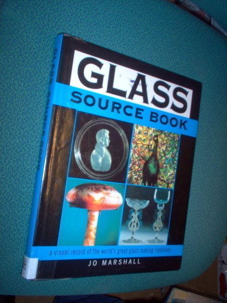 Jo Marshall: GLASS SOURCE BOOK  (Sis.postikulut )