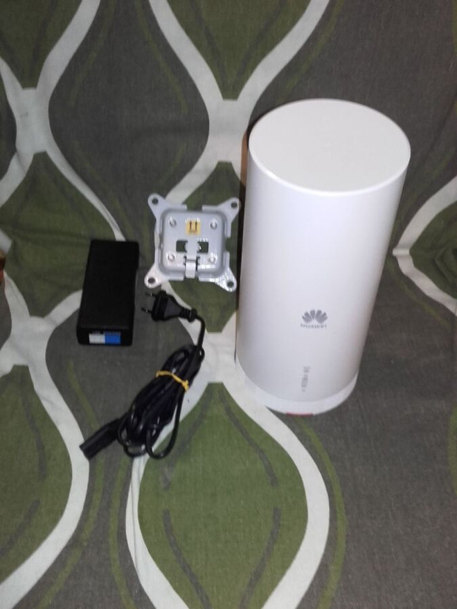5G Huawei N5368x - 5G CPE MAX / Tarvittaessa ulkoteline